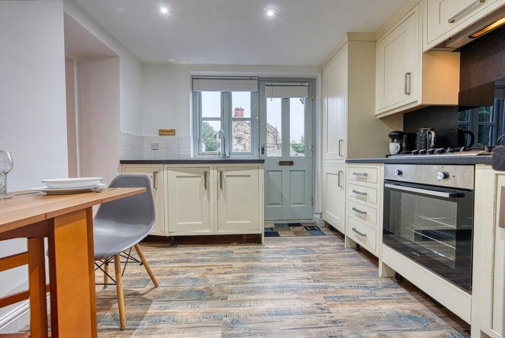 Delightful Two-Bedroom Cottage In The Heart Of Bakewell Eksteriør billede