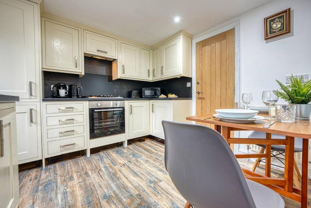 Delightful Two-Bedroom Cottage In The Heart Of Bakewell Eksteriør billede