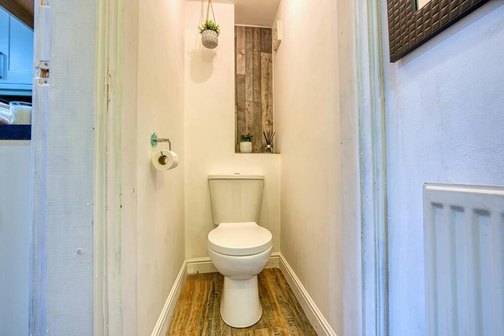 Delightful Two-Bedroom Cottage In The Heart Of Bakewell Eksteriør billede