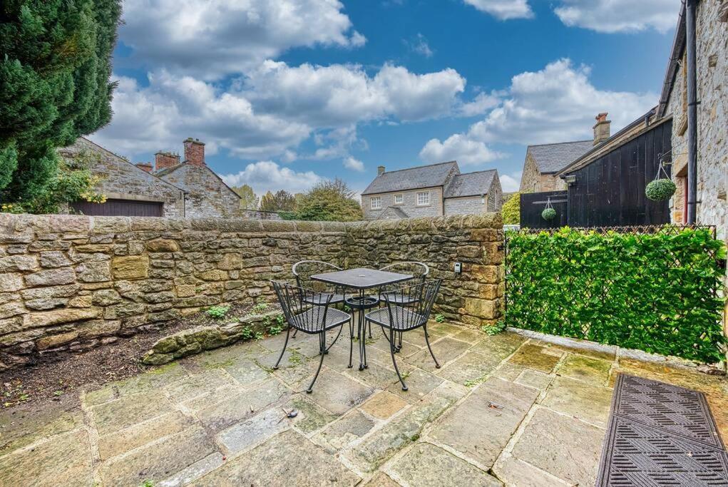 Delightful Two-Bedroom Cottage In The Heart Of Bakewell Eksteriør billede