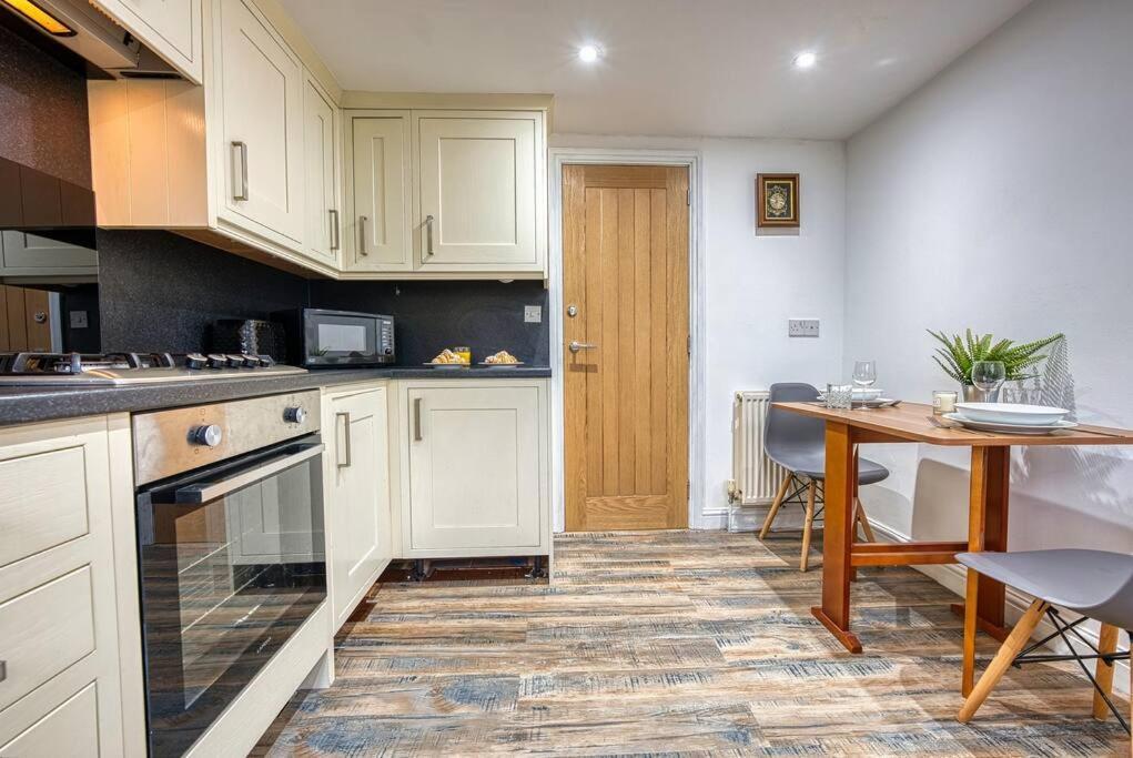 Delightful Two-Bedroom Cottage In The Heart Of Bakewell Eksteriør billede